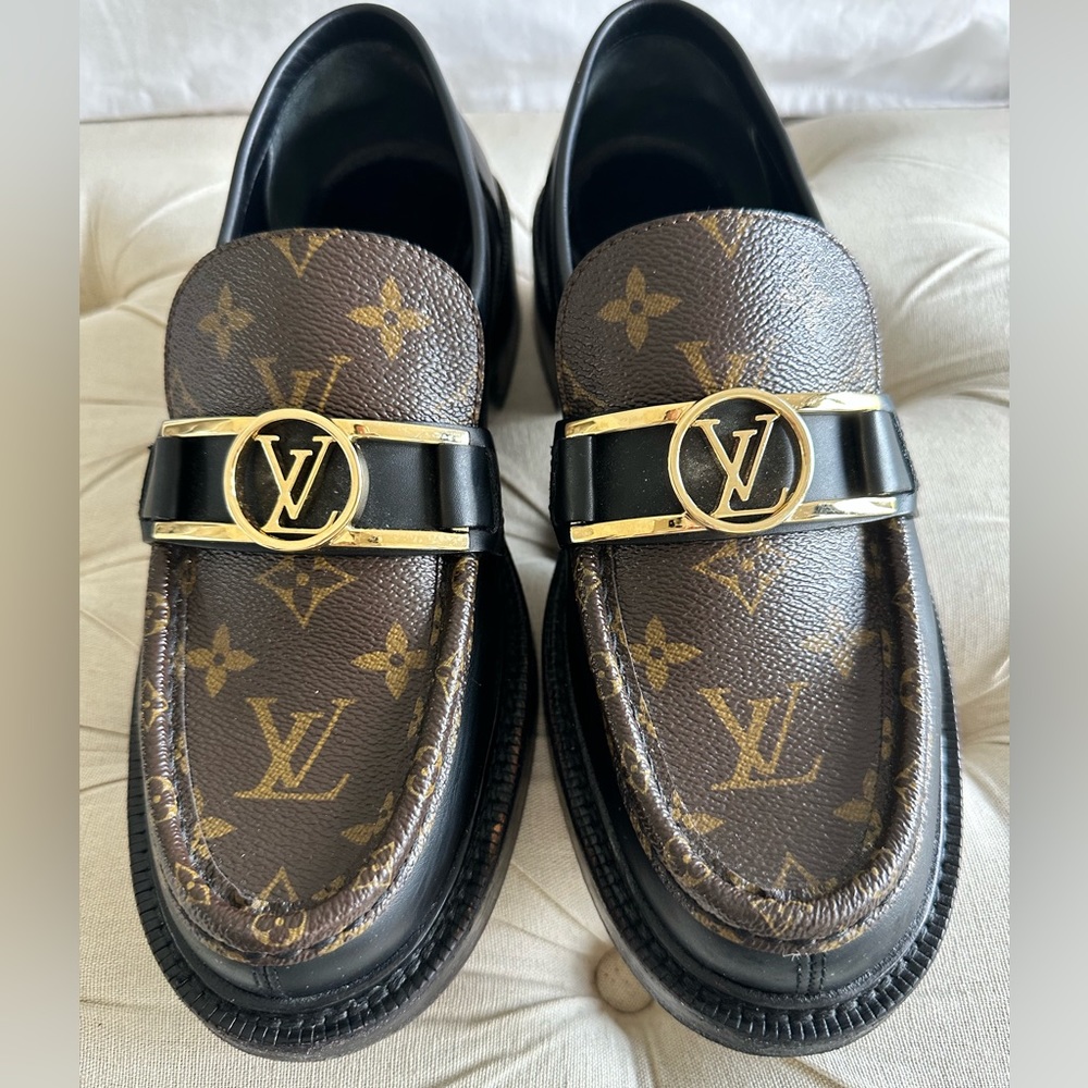 LOUIS  VUITTON  LOAFERS